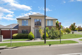 Deluxe Family Montpellier Gardens Estate - Burwood